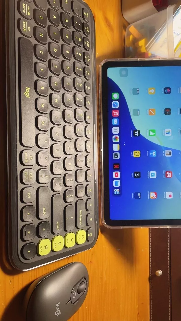 Combo Chuột & Bàn Phím Bluetooth Logitech POP ICON COMBO - Gõ yên tĩnh, phím lập trình, Easy-Switch