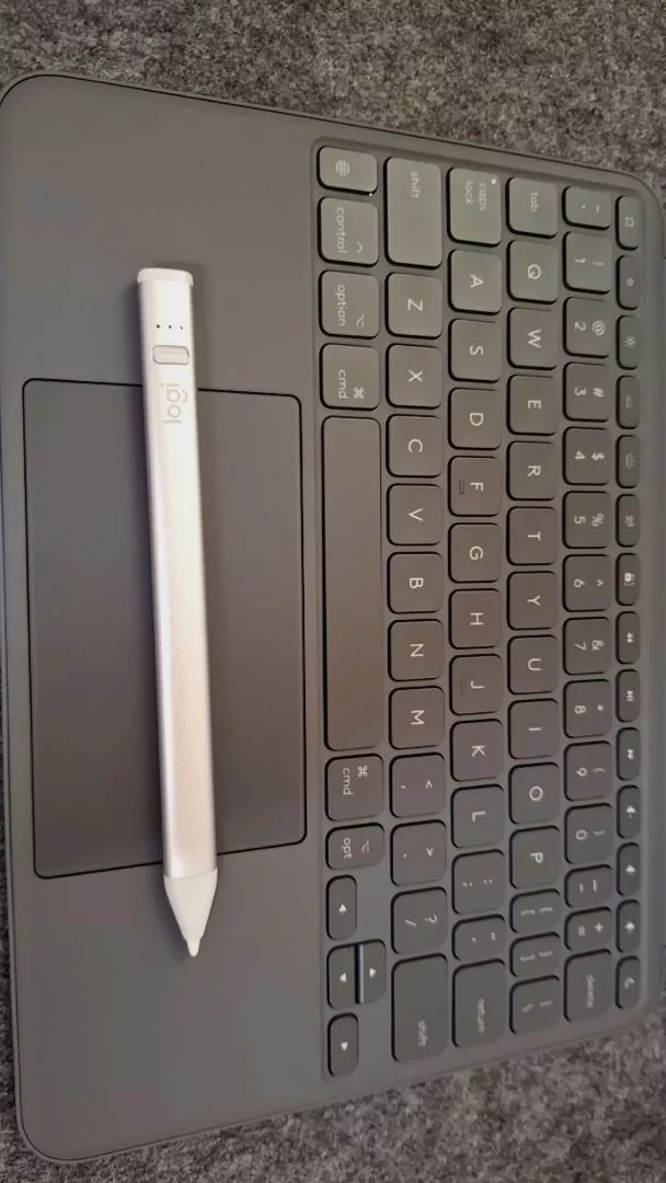 Bao da kèm bàn phím Logitech Combo Touch cho iPad Air 11 inch (M2 & M3), iPad Air 13 inch (M2) & Bút Logitech Crayon