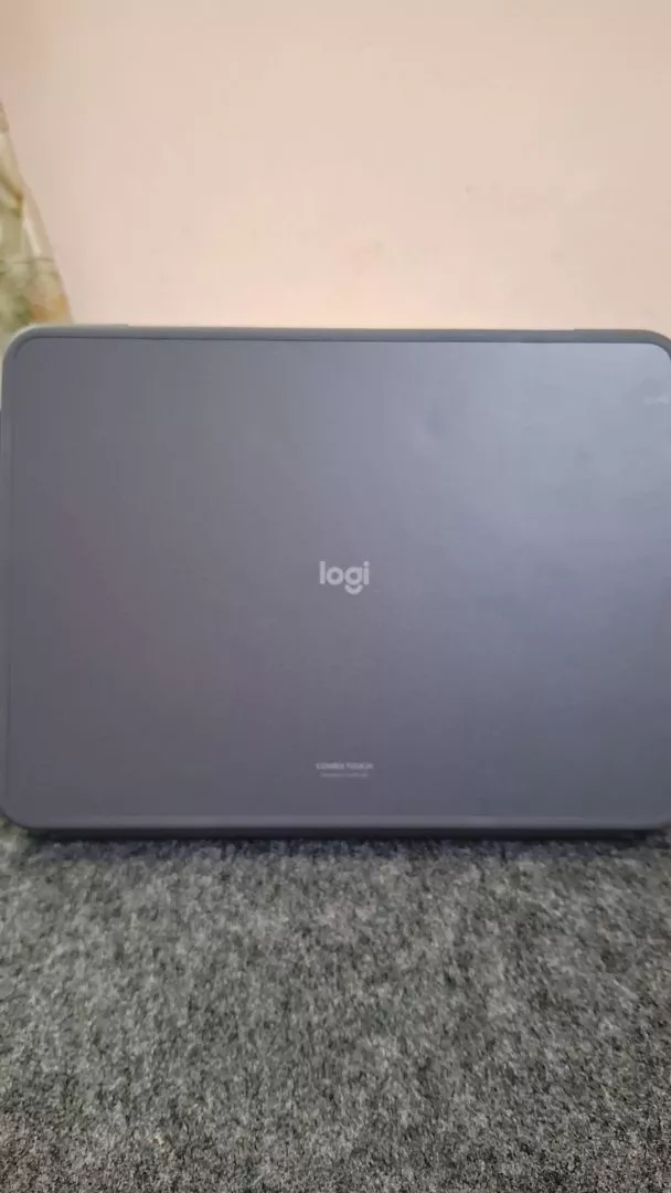 Bao da kèm bàn phím Logitech Combo Touch cho iPad Air 11 inch (M2 & M3), iPad Air 13 inch (M2) & Bút Logitech Crayon