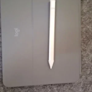 Bao da kèm bàn phím Logitech Combo Touch cho iPad Air 11 inch (M2 & M3), iPad Air 13 inch (M2) & Bút Logitech Crayon