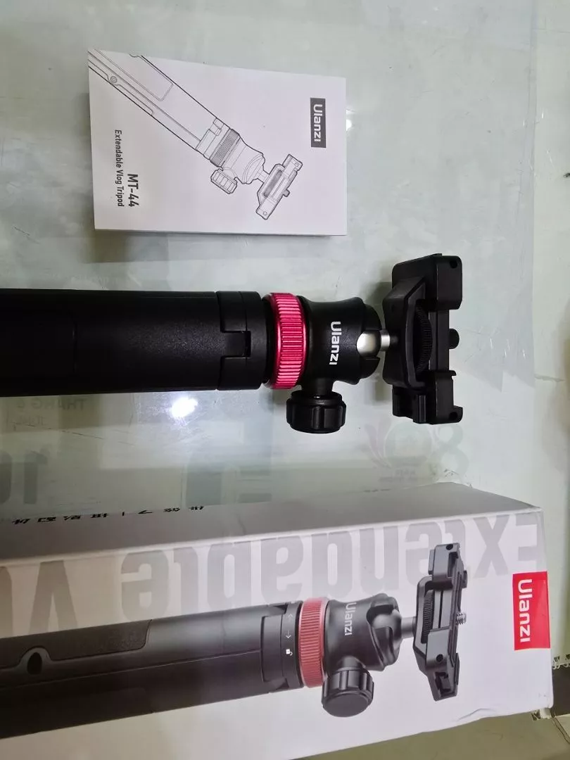 ULANZI MT-44 - Chân Tripod Đi Kèm Ngàm Kẹp Điện Thoại Chiều Cao 146CM