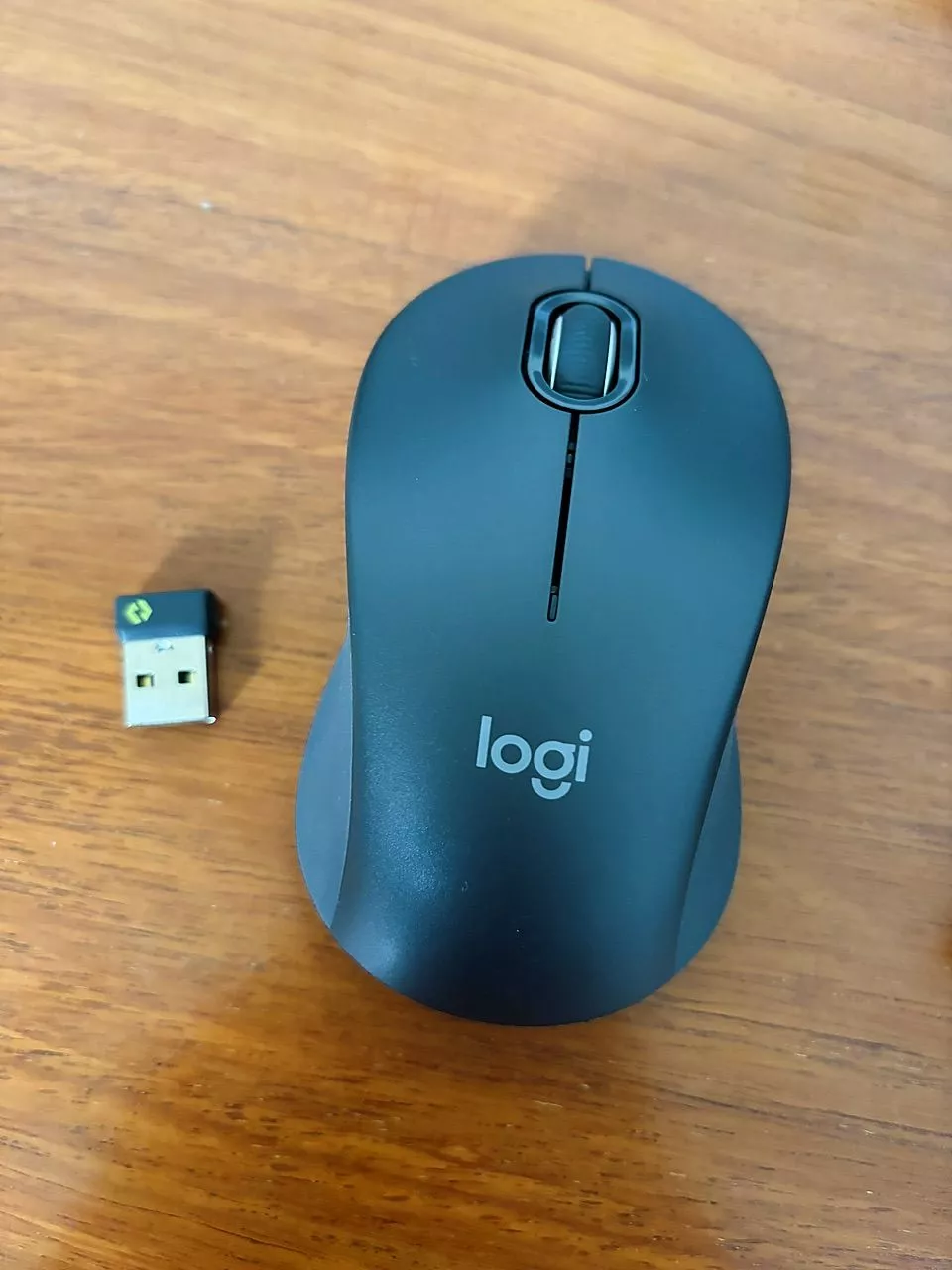 Chuột không dây Bluetooth Logitech M550 Signature - SmartWheel, giảm ồn, 4000DPI, Đa thiết bị