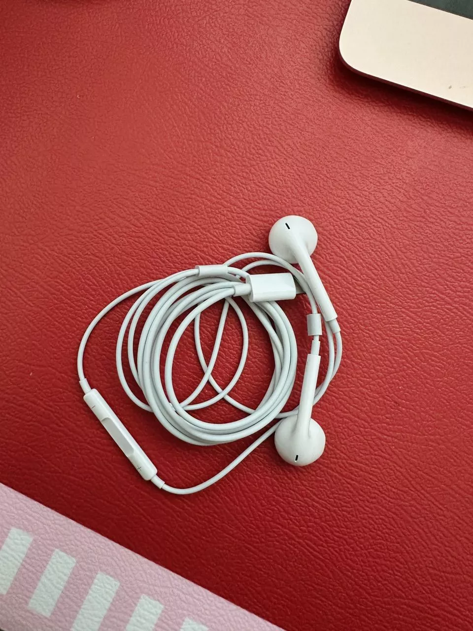 Tai nghe Apple Earpods chân lightning Chính hãng (dùng cho iPhone 14 series trở xuống)