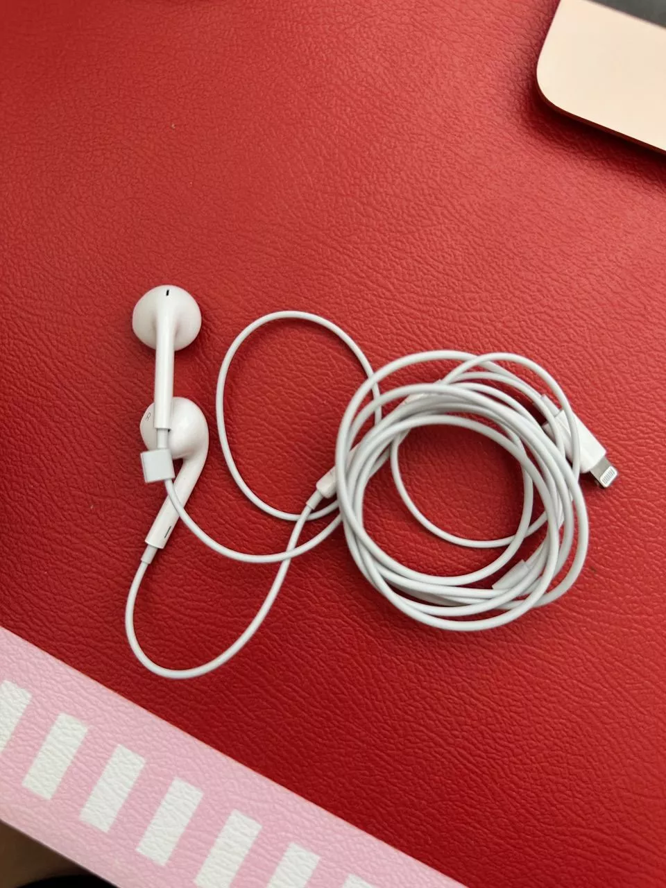 Tai nghe Apple Earpods chân lightning Chính hãng (dùng cho iPhone 14 series trở xuống)