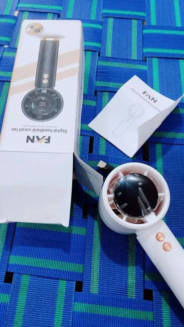 Quạt Minu cầm tay N68 5000mAh, gió mạnh 100 Turbo, hiển thị pin có kèm sạc di dộng