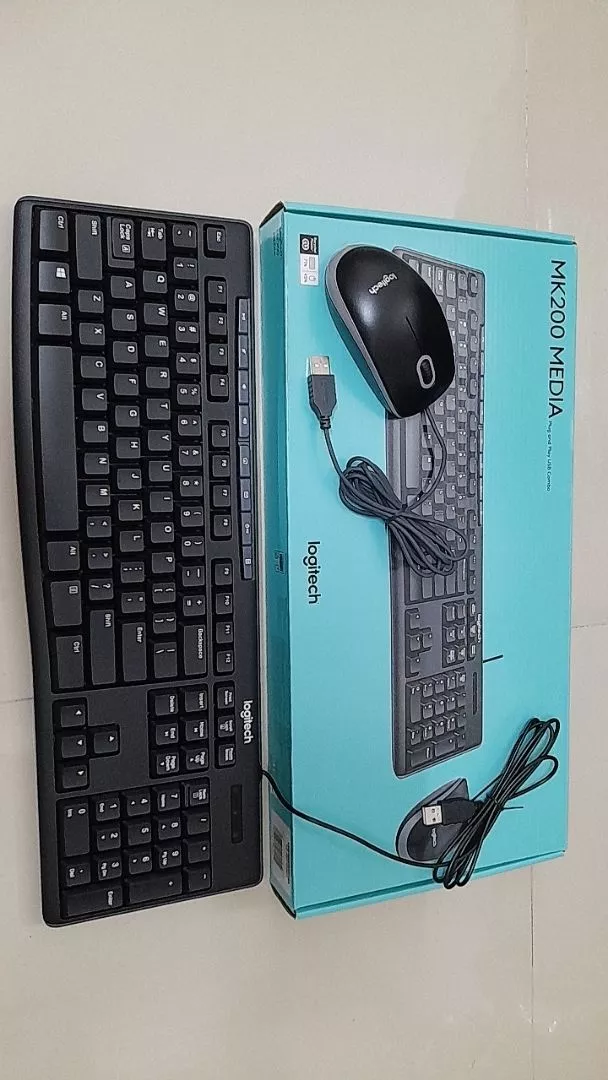 Bộ bàn phím và chuột có dây Logitech MK200