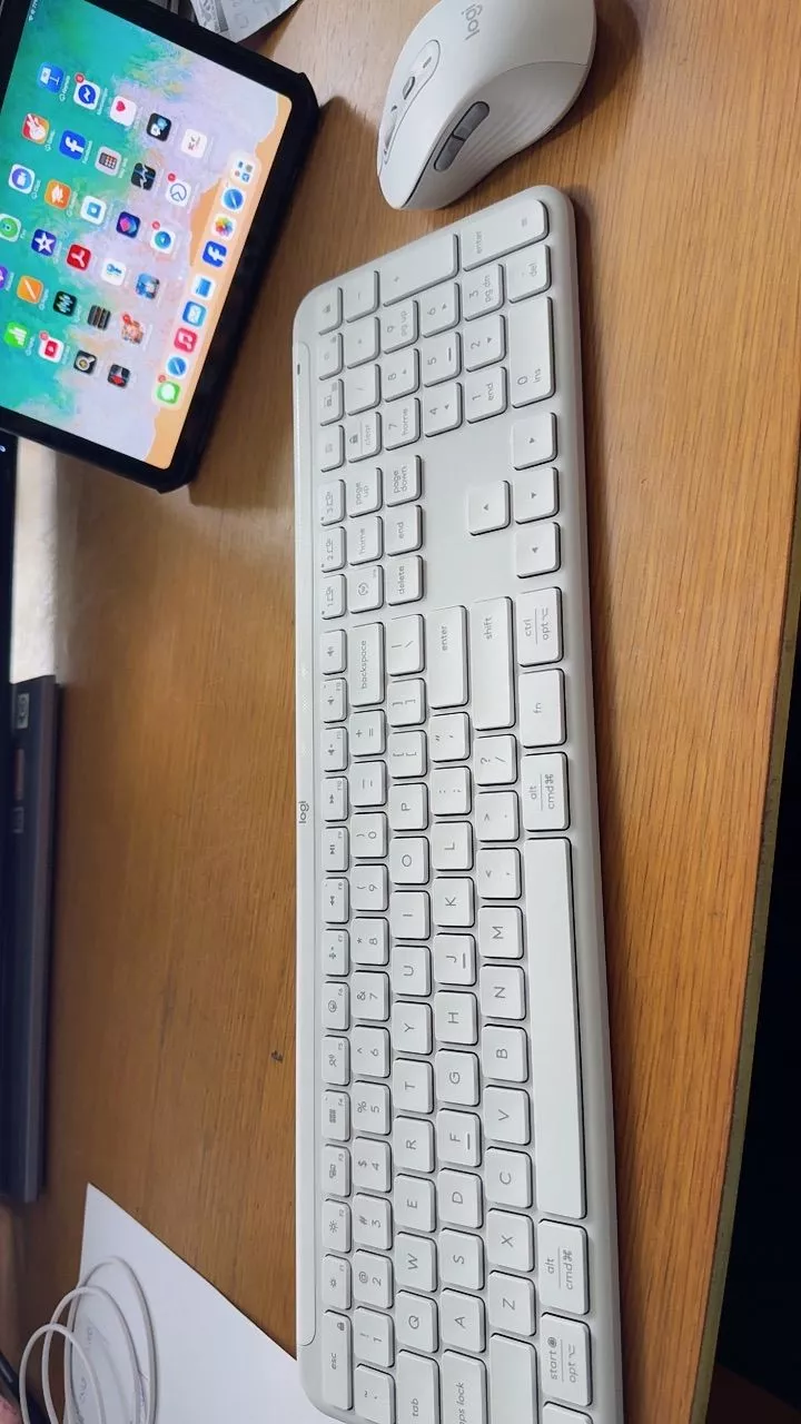 Combo Chuột & Bàn phím Signature Slim Logitech MK950 - Yên tĩnh, Đa thiết bị, Bluetooth 5.0
