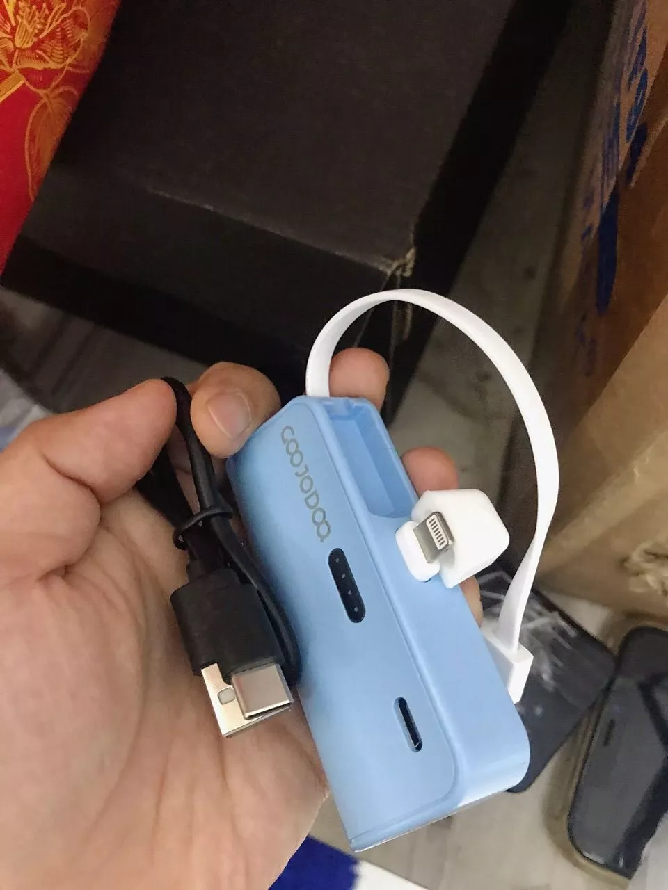 GOOJODOQ 5000mah Mini Power Bank cho iPhone Android Phone Cáp tích hợp Bộ sạc di động nhỏ gọn Lightning & Type C