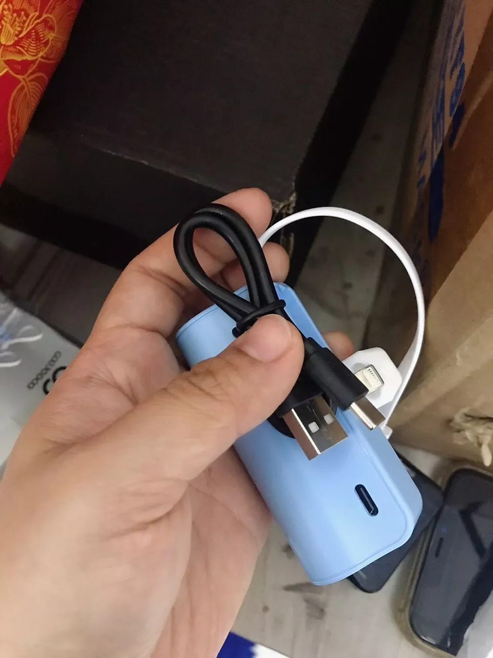 GOOJODOQ 5000mah Mini Power Bank cho iPhone Android Phone Cáp tích hợp Bộ sạc di động nhỏ gọn Lightning & Type C