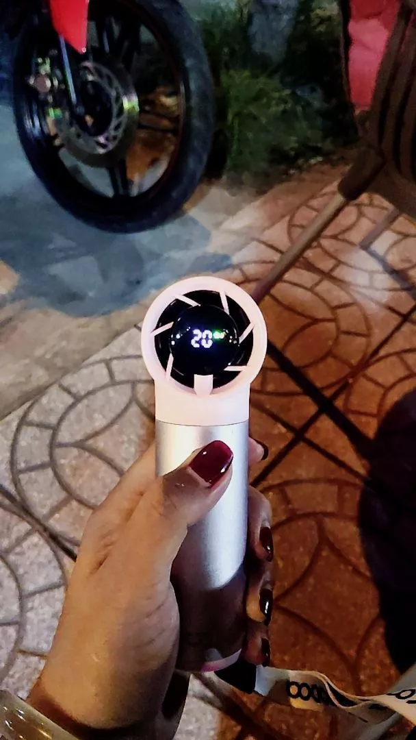 Quạt cầm tay mini tốc độ cao Goojodoq 100 tốc độ có màn hình LED, dây đeo cổ