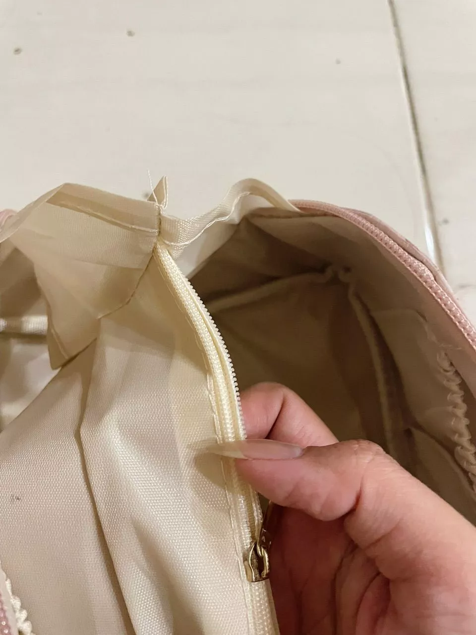 Túi đựng mỹ phẩm di động và không thấm nước và có thể lưu trữ mỹ phẩm và cọ trang điểm