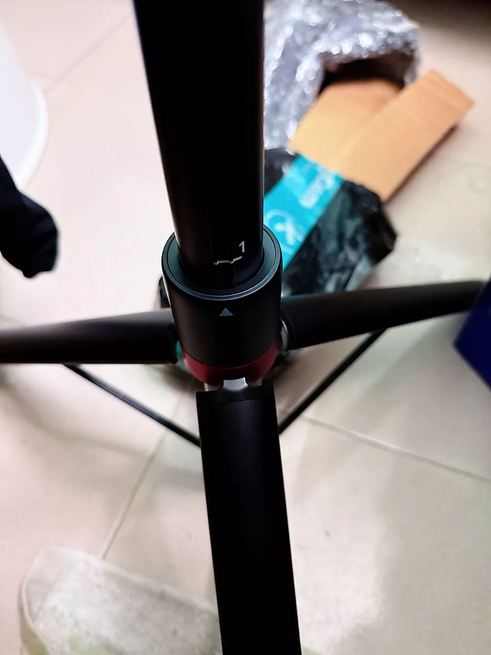 Ulanzi AT-05 Extend Light Stand 2M Chân đèn gấp gọn Ulanzi AT-05 dài 2M chịu lực cao
