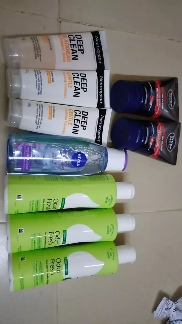 Dung Dịch Vệ Sinh Phụ Nữ Lactacyd Từ Lá Trầu Không&Nước Hoa Hồng Ngày Dài Tươi Mát Ngăn Mùi 24h 250ml