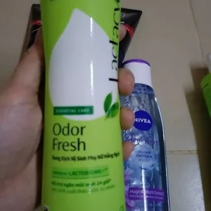 Dung Dịch Vệ Sinh Phụ Nữ Lactacyd Từ Lá Trầu Không&Nước Hoa Hồng Ngày Dài Tươi Mát Ngăn Mùi 24h 250ml