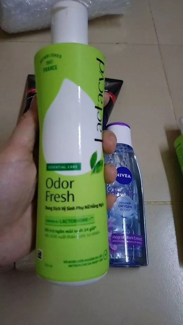 Dung Dịch Vệ Sinh Phụ Nữ Lactacyd Từ Lá Trầu Không&Nước Hoa Hồng Ngày Dài Tươi Mát Ngăn Mùi 24h 250ml