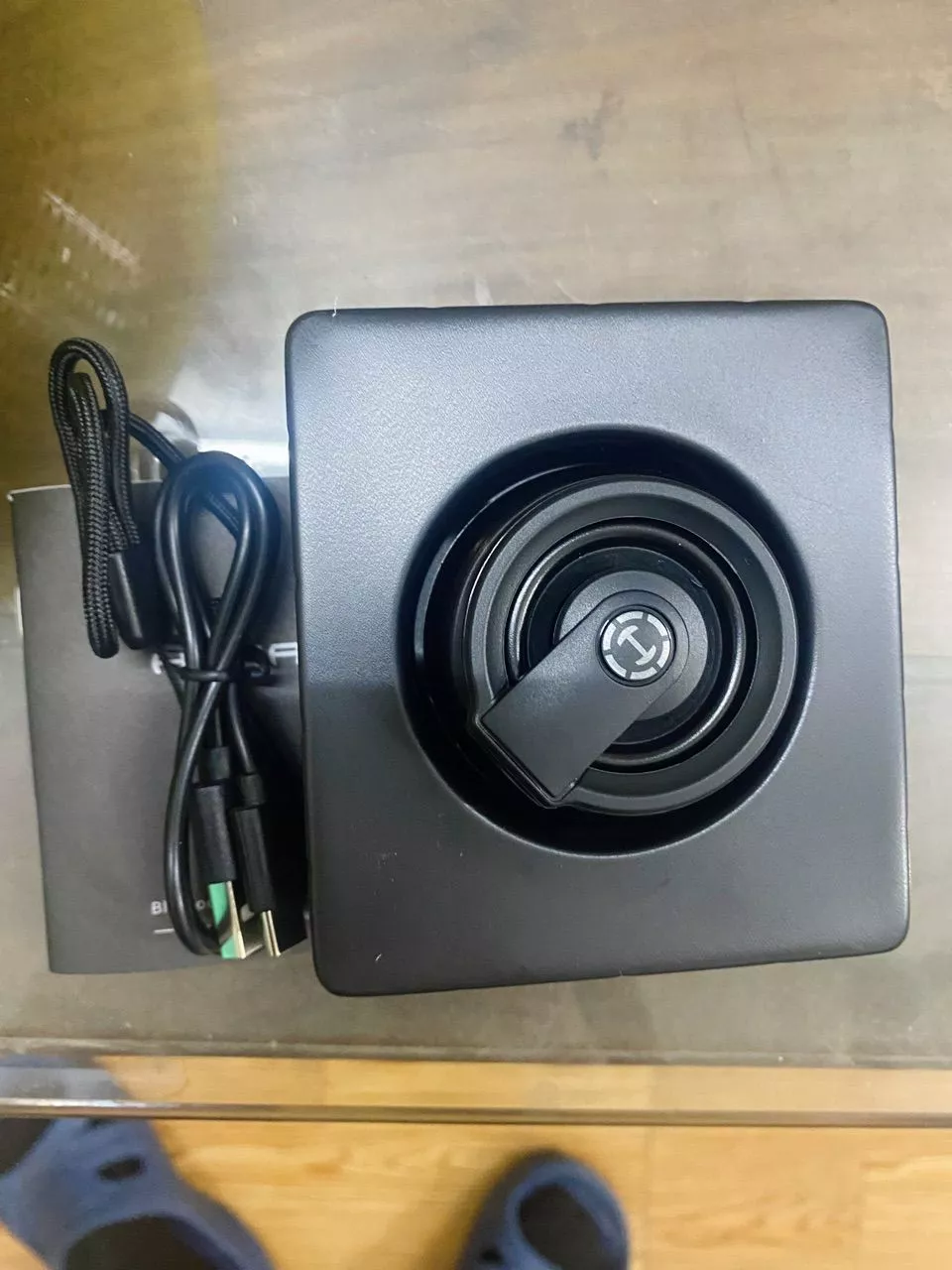 Loa Bluetooth Dáng Nhỏ Gọn EDIFIER G200 - Tích Hợp Nam Châm - Thiết Kế Trong Suốt - Chơi Nhạc Tới 7H - 15 Tháng Bảo Hành