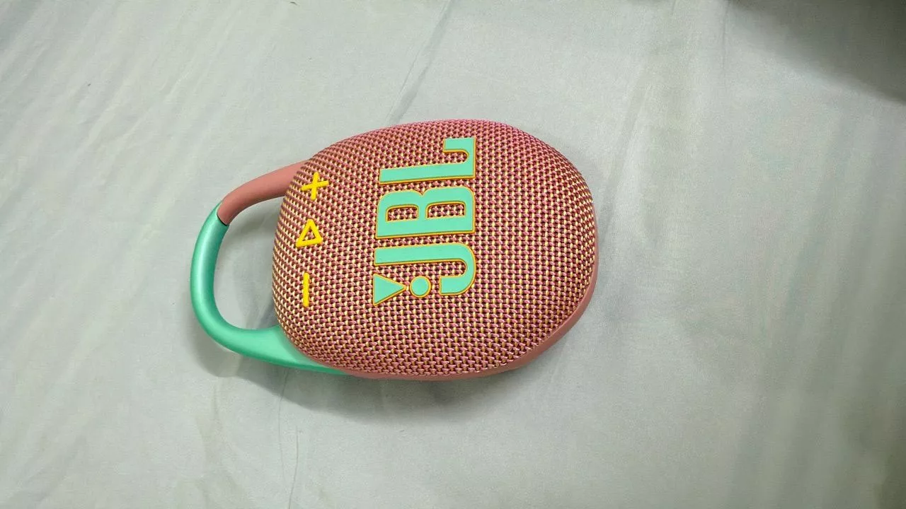 Loa Bluetooth di động kháng nước JBL Clip 5 Công Suất 7W Chơi Nhạc Tới 12 Giờ Thiết Kế Móc Treo