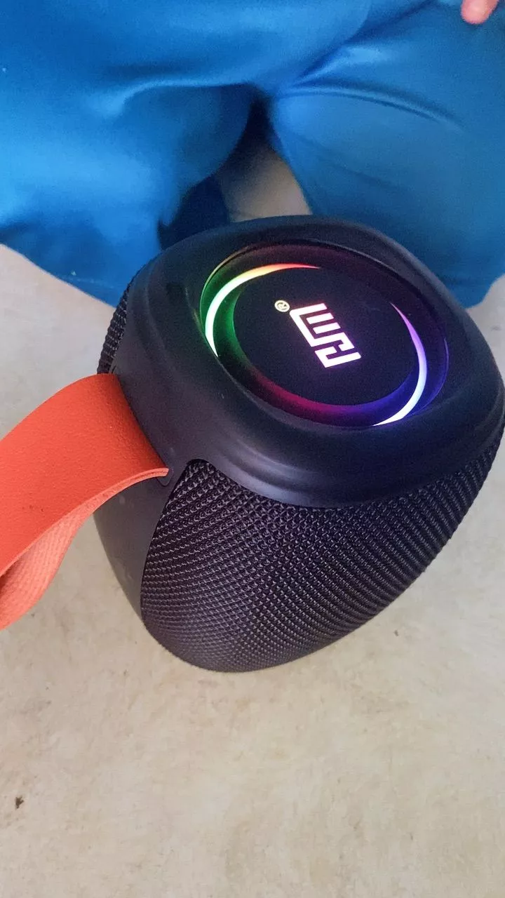 Loa bluetooth không dây HM805 công suất 8W, chống nước, bass siêu trầm cực hay, có led, cổng USB, thẻ nhớ - AUDIO365