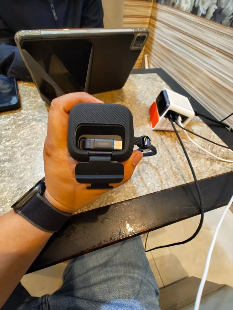 Sạc dự phòng ANKER Zolo 25kmAh | Công suất 165W | Tích hợp 2 cáp USB-C rút gọn | Có màn hình - A1695