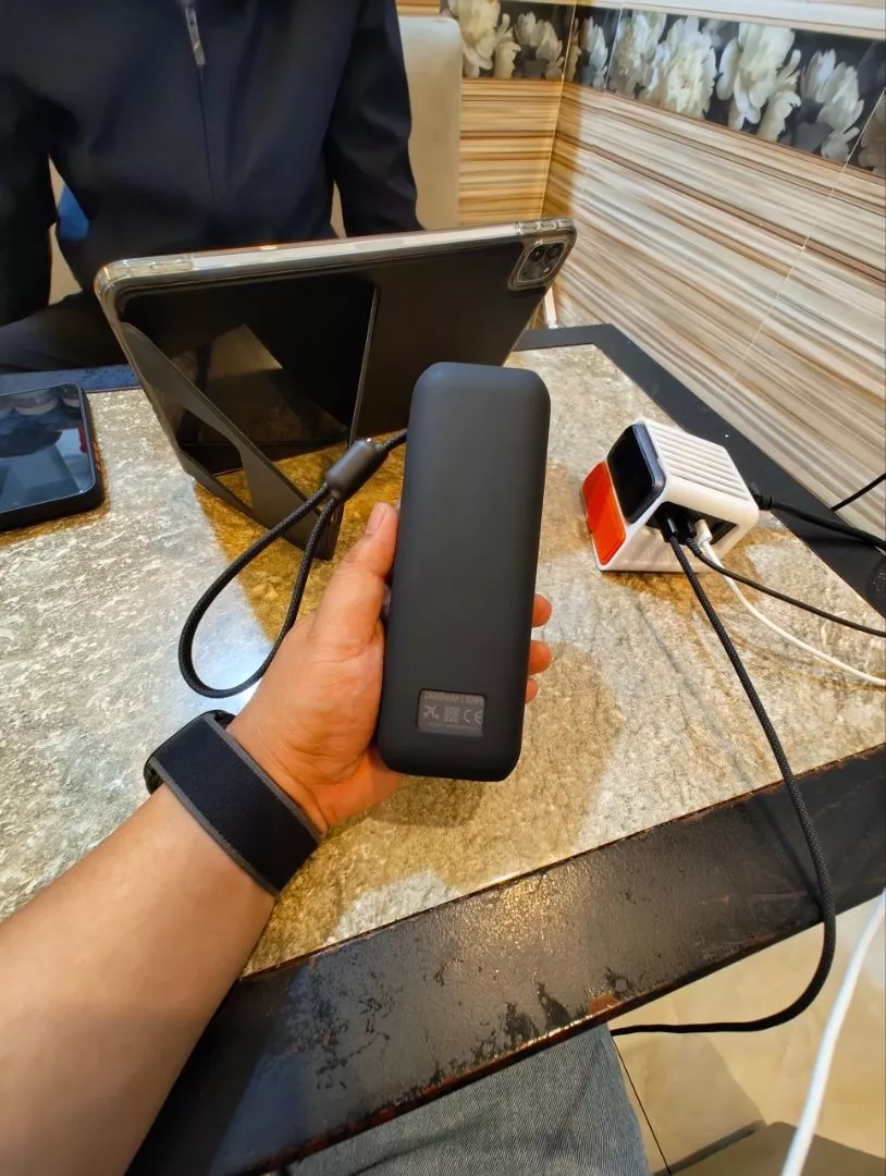Sạc dự phòng ANKER Zolo 25kmAh | Công suất 165W | Tích hợp 2 cáp USB-C rút gọn | Có màn hình - A1695