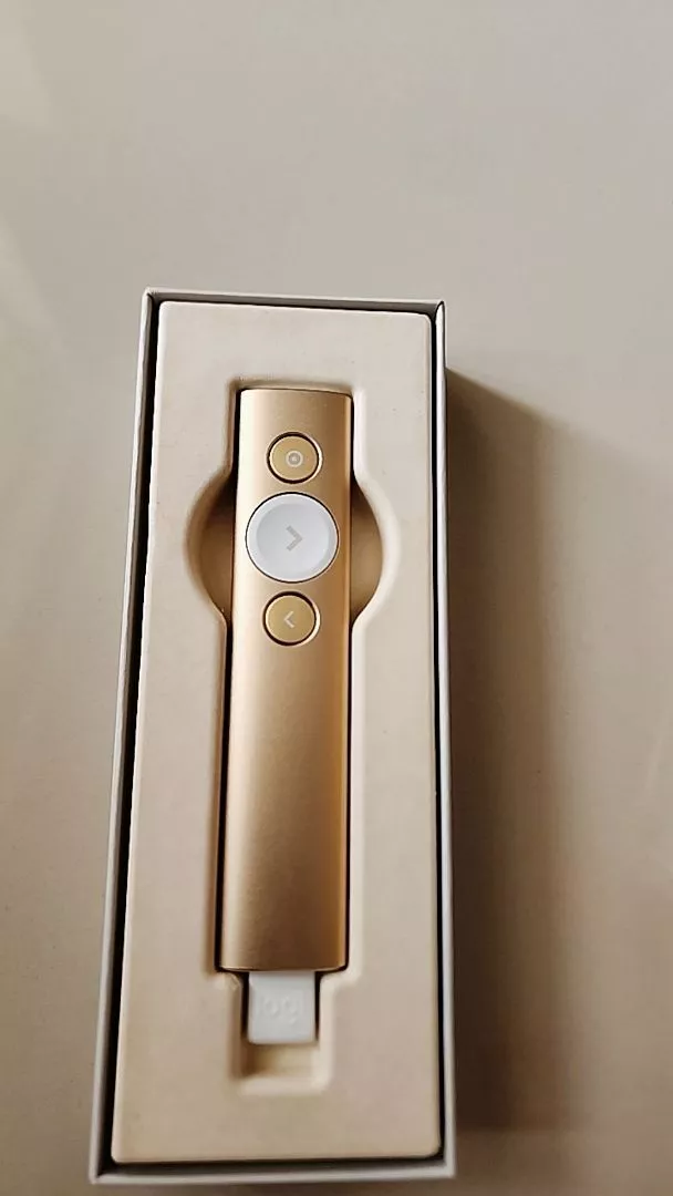Bút trình chiếu không dây 30m Logitech Spotlight - Bluetooth, USB, phóng to để nhấn mạnh