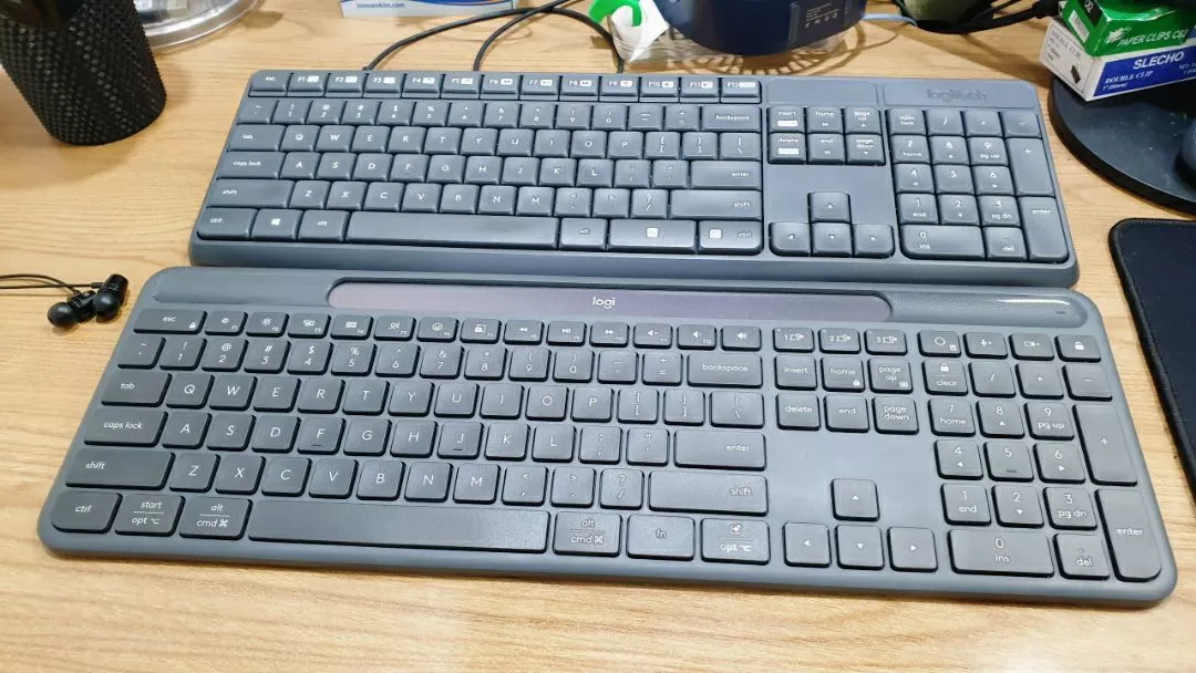 Bàn phím Bluetooth Logitech Signature Slim Solar+ K980 - Sạc bằng ánh sáng mặt trời & nhân tạo, Pin lên đến 10 năm
