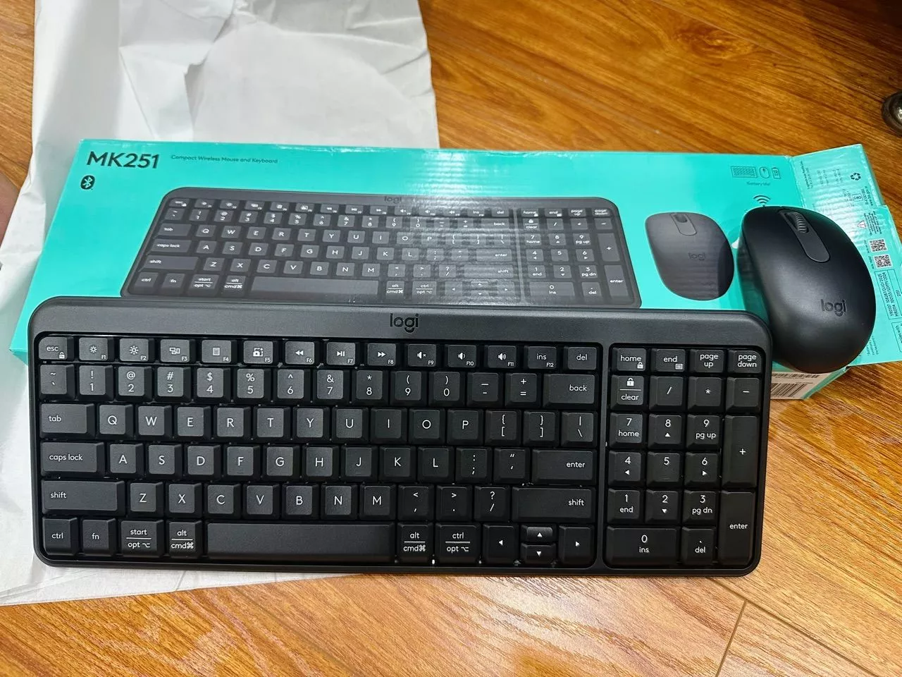 Combo Bàn phím & chuột không dây Bluetooth Logitech MK251 - dễ kết nối, thiết lập, thiết kế nhỏ gọn