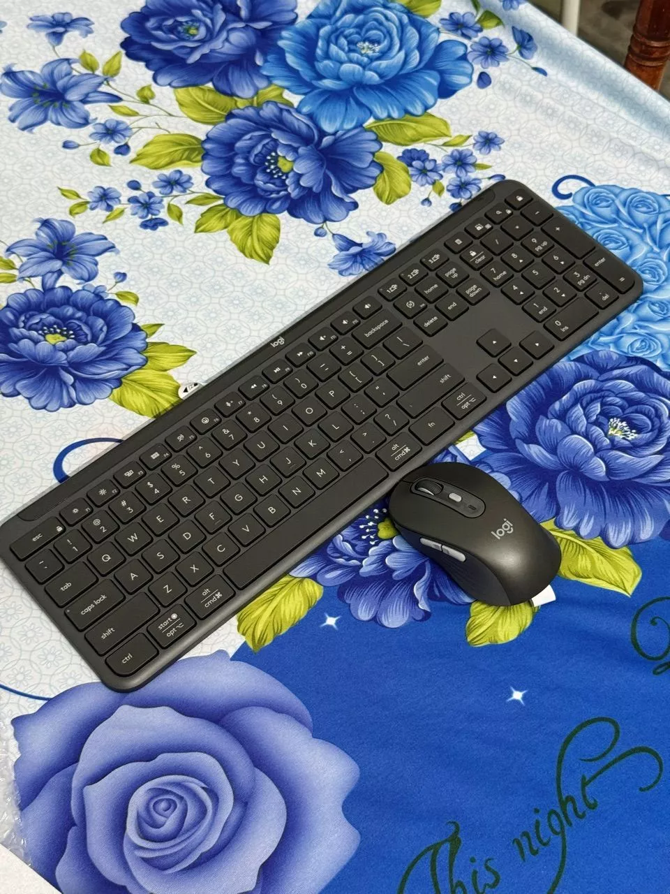 Combo Chuột & Bàn phím Signature Slim Logitech MK950 - Yên tĩnh, Đa thiết bị, Bluetooth 5.0