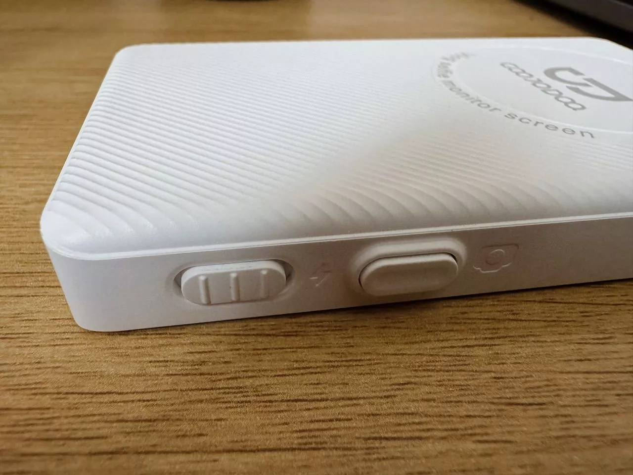 Màn hình selfie từ tính Goojodoq 1500mAh, hỗ trợ Bluetooth, quay phim 4K lật một chạm và sạc ngược