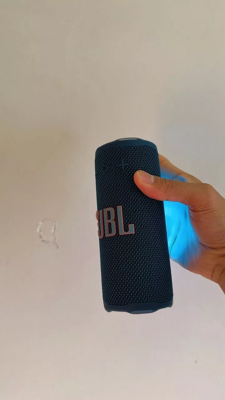 Loa Bluetooth JBL GRIP Chơi Nhạc Tới 14 Giờ Chống Bụi Nước IP68 Kết Hợp Đèn Nền Ambient