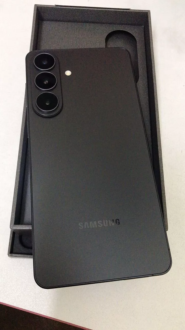 Điện thoại Samsung Galaxy S26+, 12GB/512GB, Customized AP, AI Phone, Photo Assist, Creative Studio, 50MP Camera, 4900mAh