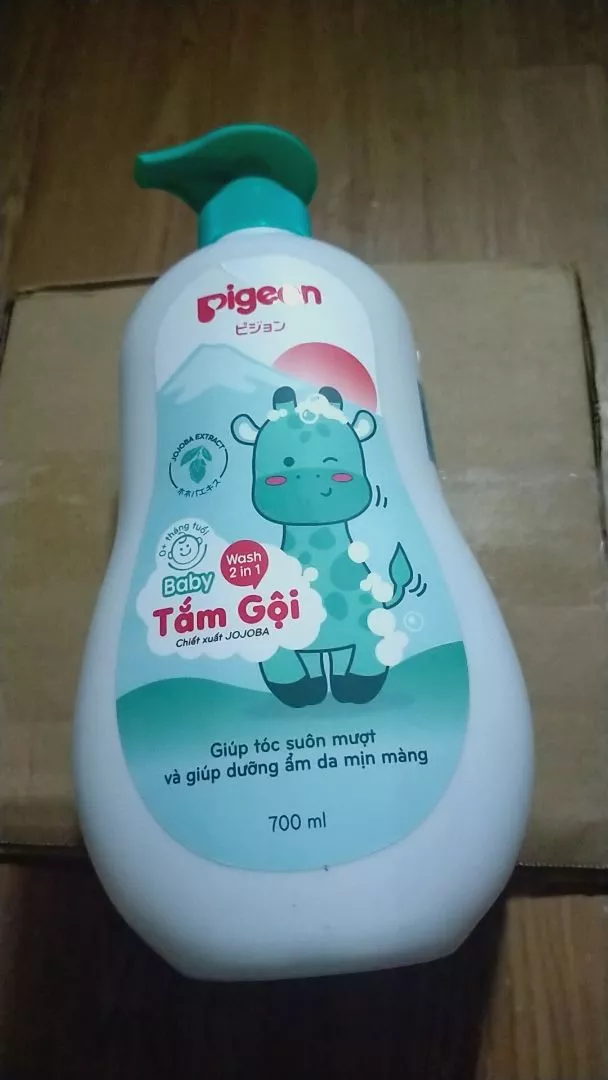 Tắm gội Pigeon cho bé - Sữa tắm gội toàn thân 2 trong 1 an toàn dịu nhẹ 700ml