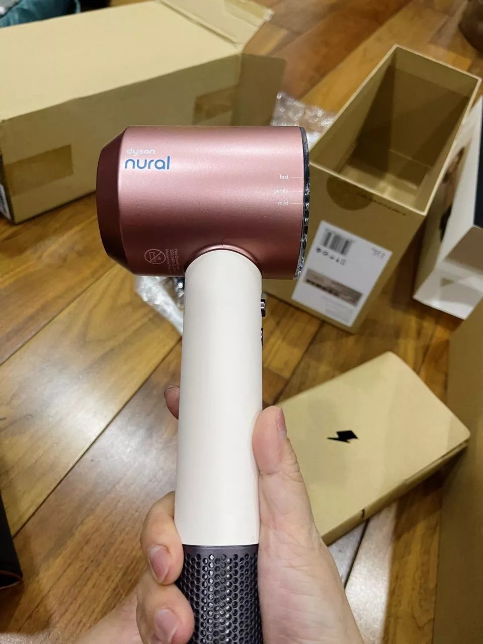 Máy sấy tóc Dyson Supersonic ™ HD16 Nural (Ceramic Pink)