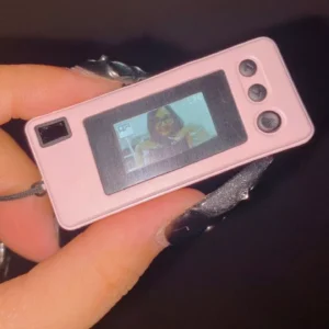 Goojodoq Camera Móc Khóa Ngón Tay Cái - Máy Ảnh Mini 720P, Phụ Kiện CCD Retro, Quà Tặng Độc Đáo Cho Học Sinh, Bạn Bè