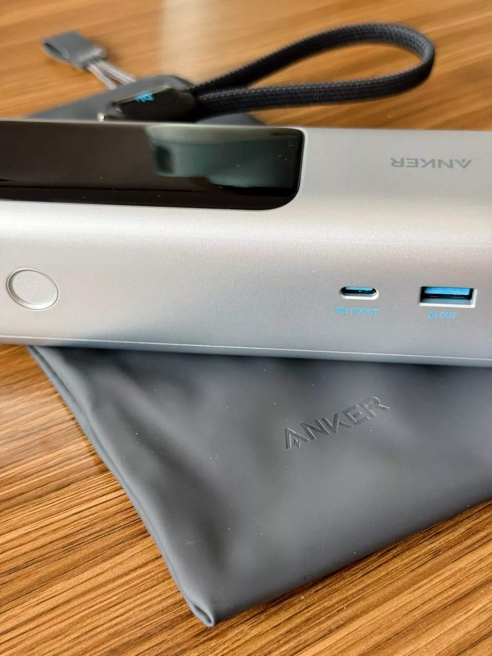 Sạc dự phòng ANKER Zolo 25kmAh | Công suất 165W | Tích hợp 2 cáp USB-C rút gọn | Có màn hình - A1695