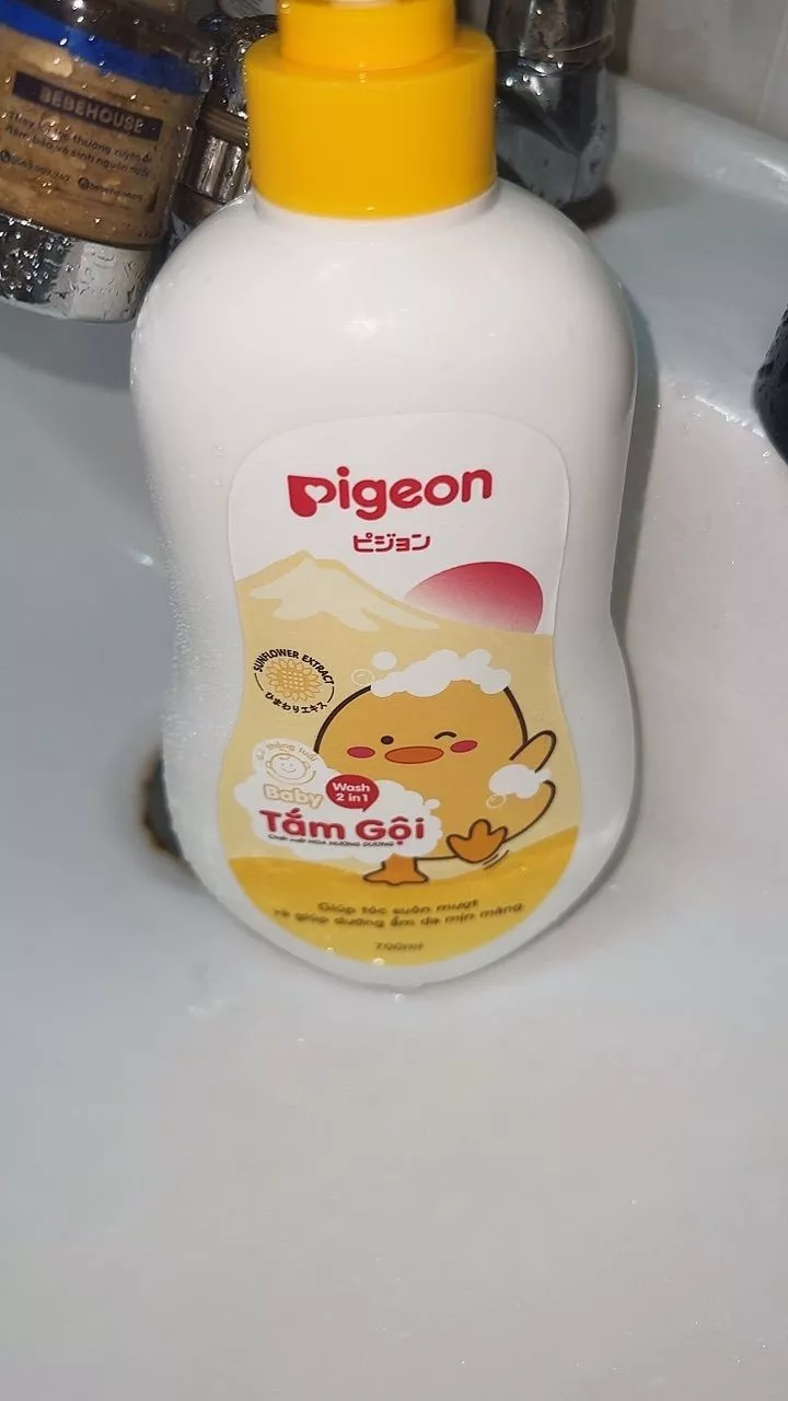 Tắm gội Pigeon cho bé - Sữa tắm gội toàn thân 2 trong 1 an toàn dịu nhẹ 700ml