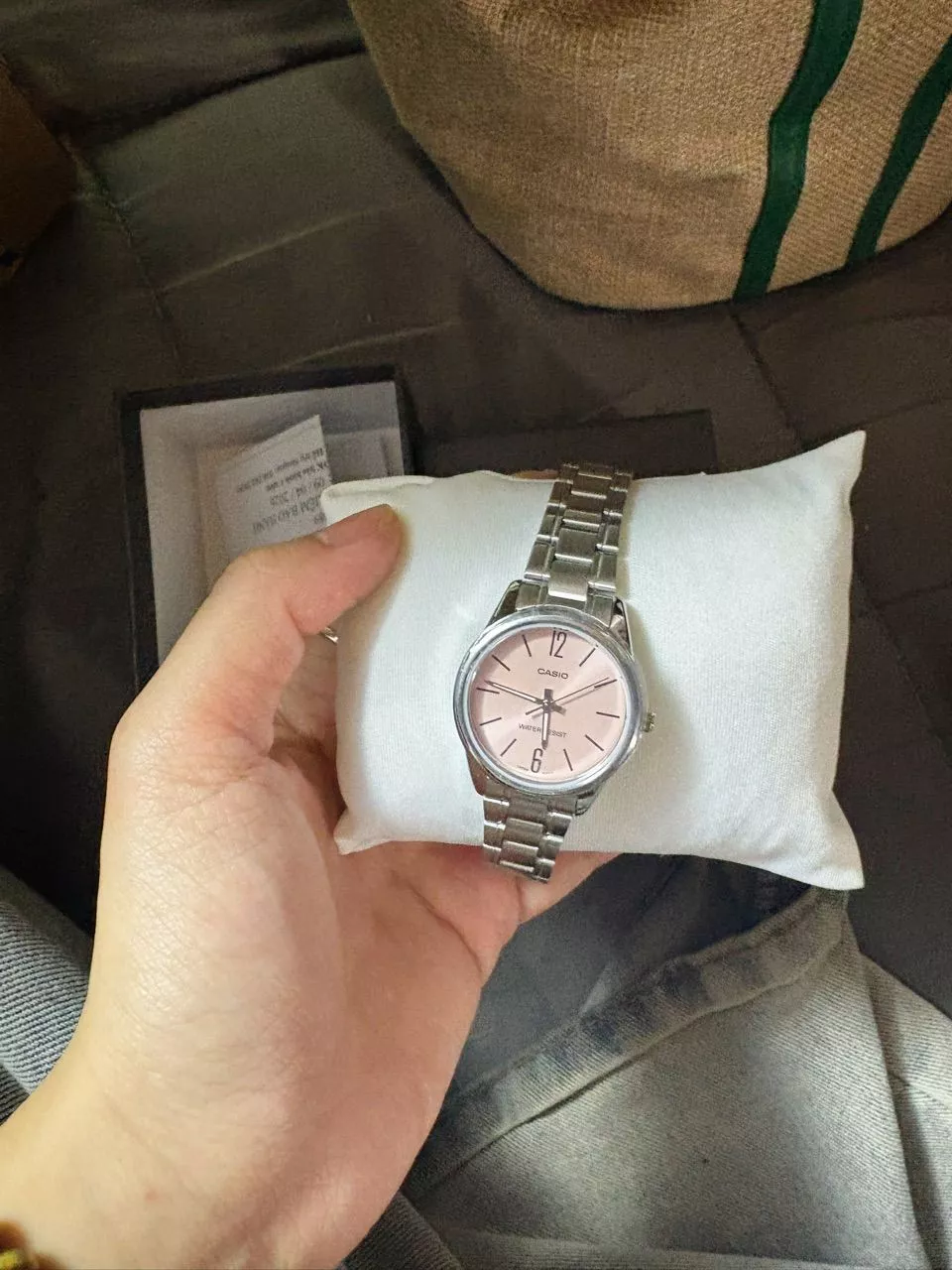 Đồng Hồ Casio Nữ LTP-V005D-4BUDF Màu Hồng Kim Bạc Dạ Quang Kính Khoáng 28.2mm Chống Nước Dây Kim Loại Không Gỉ