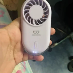 Quạt mini cầm tay siêu mỏng GOOJODOQ có tốc độ quay 10.000 vòng/phút và tốc độ gió 9,1 m/giây