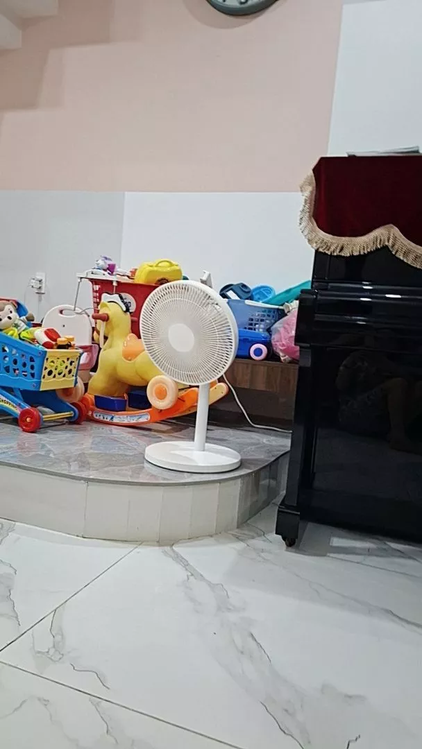 Xiaomi Rechargeable Mini Fan | Quạt 2 trong 1, cầm tay + để bàn | Tạo gió êm dịu hơn nhờ 7 cánh quạt