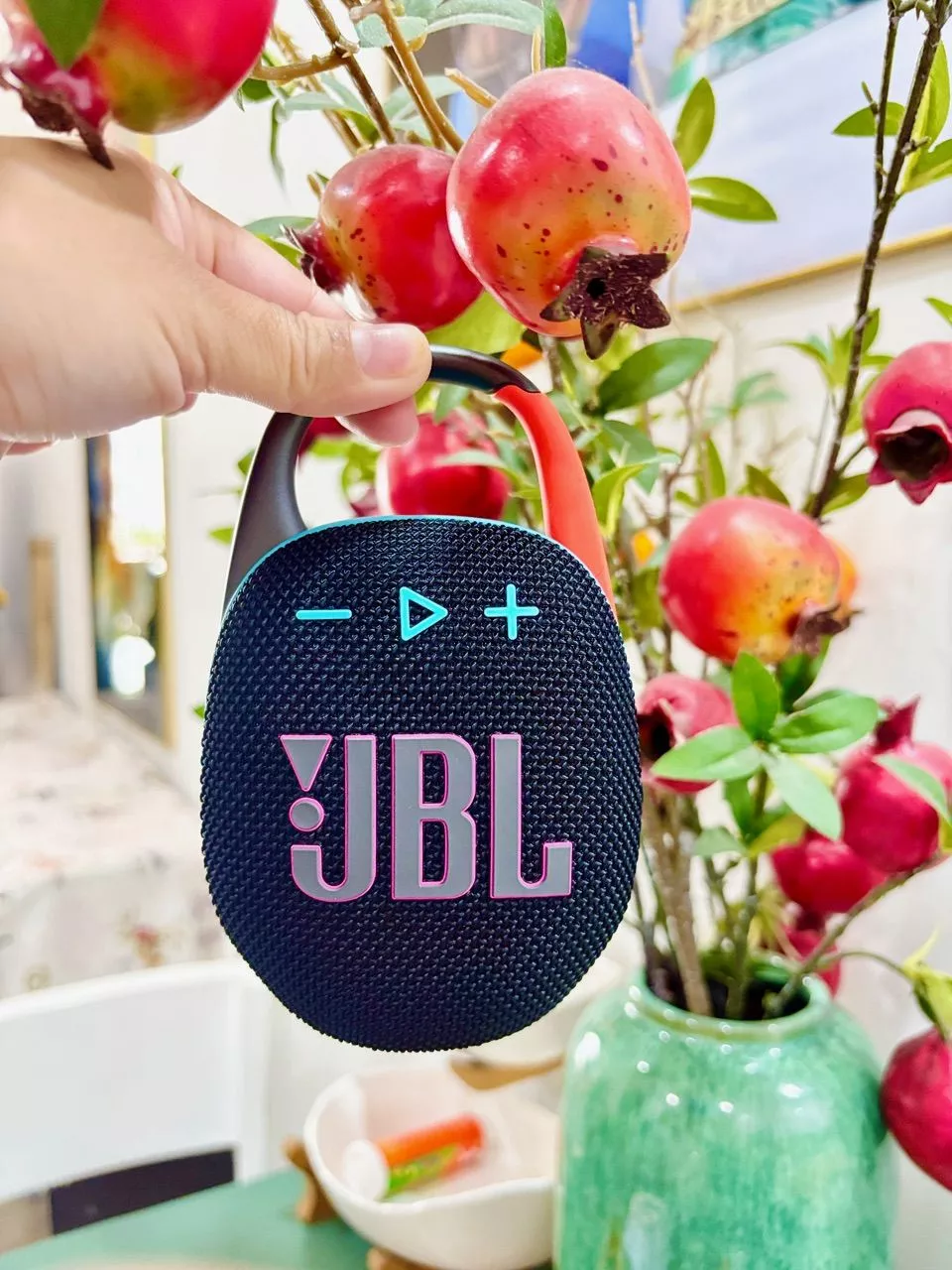 Loa Bluetooth di động kháng nước JBL Clip 5 Công Suất 7W Chơi Nhạc Tới 12 Giờ Thiết Kế Móc Treo