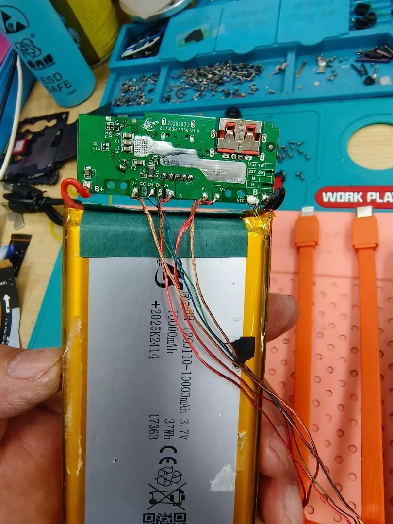 Sạc dự phòng Goojodoq 20000mAh, sạc nhanh 22.5W, cáp sạc tích hợp, màn hình LED hiển thị kỹ thuật số