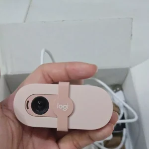 Webcam Full HD Logitech Brio 100 - Cân bằng ánh sáng, Mic, Màn chập, USB-A, Google Meet, Zoom
