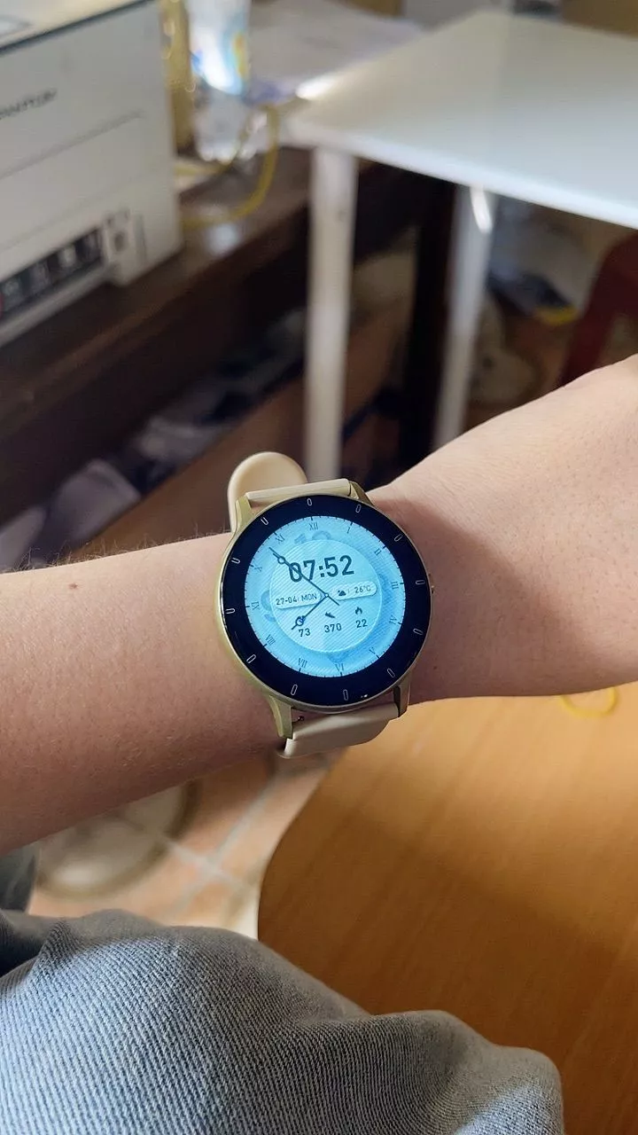 Đồng hồ thông minh GOOJODOQ có khả năng chống nước IP67, gọi điện qua Bluetooth, theo dõi sức khỏe