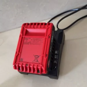Máy khoan vặn vít pin Bosch GSR 18V-52 – Động cơ không chổi than, đầu kẹp kim loại 13mm