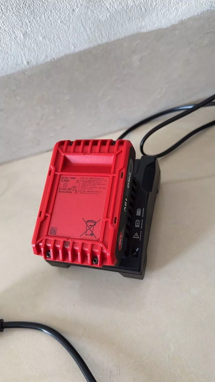 Máy khoan vặn vít pin Bosch GSR 18V-52 – Động cơ không chổi than, đầu kẹp kim loại 13mm