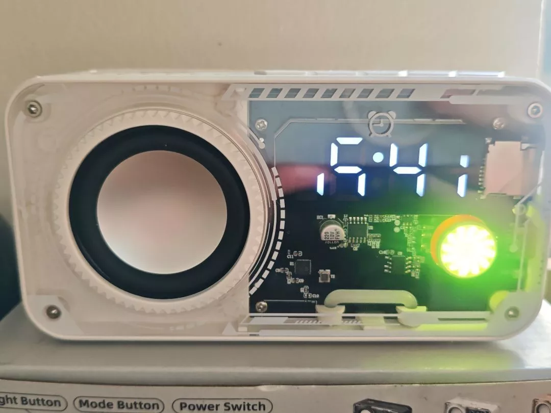 Loa báo thức không dây Bluetooth 5.3 GOOJODOQ Thiết kế kiểu dáng cơ học Màn hình LED hiển thị thời gian với đèn RGB