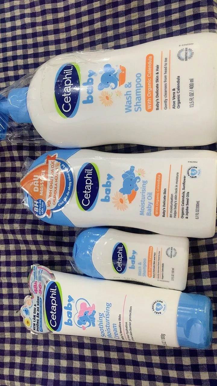 Combo Dầu massage dưỡng ẩm 200ml & Sữa tắm gội hoa cúc hữu cơ 400ML & Kem dưỡng ẩm và làm dịu 100G