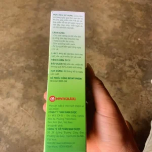 Sữa tắm gội thảo mộc Ích Nhi hương lá, chai 200ml, giúp làm sạch da và tóc trẻ