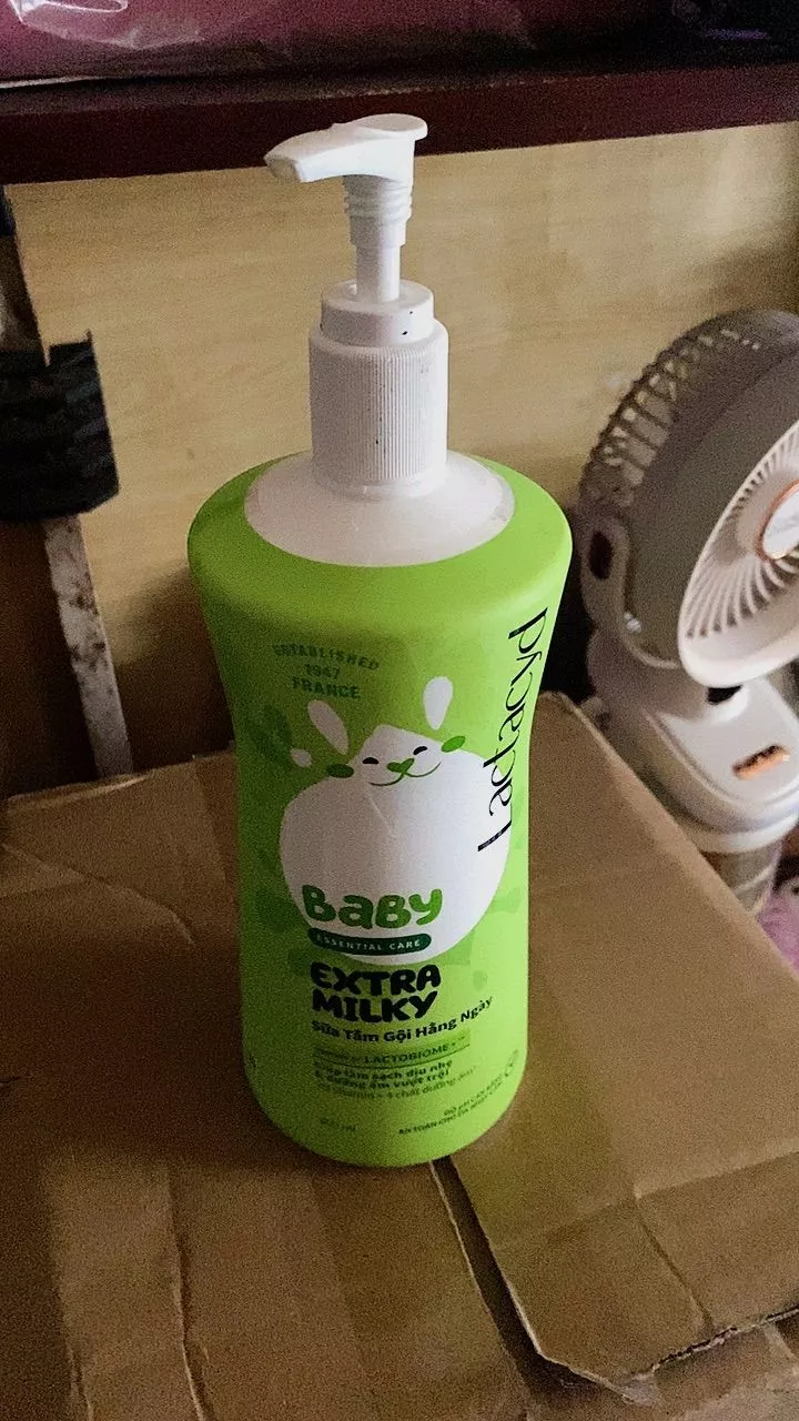 Sữa Tắm Gội Trẻ Em Lactacyd Baby Extra Milky Làm Sạch Dịu Nhẹ và Dưỡng Ẩm Vượt Trội Size Jumbo 800ml