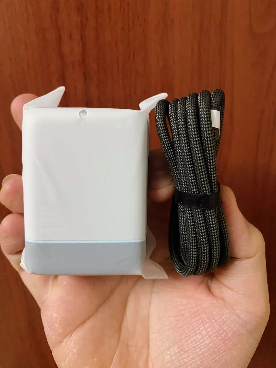 Củ Sạc Nhanh CUKTECH GaN 100W Màn Hình Hiển Thị 3 Cổng Type-C Sạc Laptop 65W Tương Thích iP 17 Pro Max/MacBook/Xiaomi